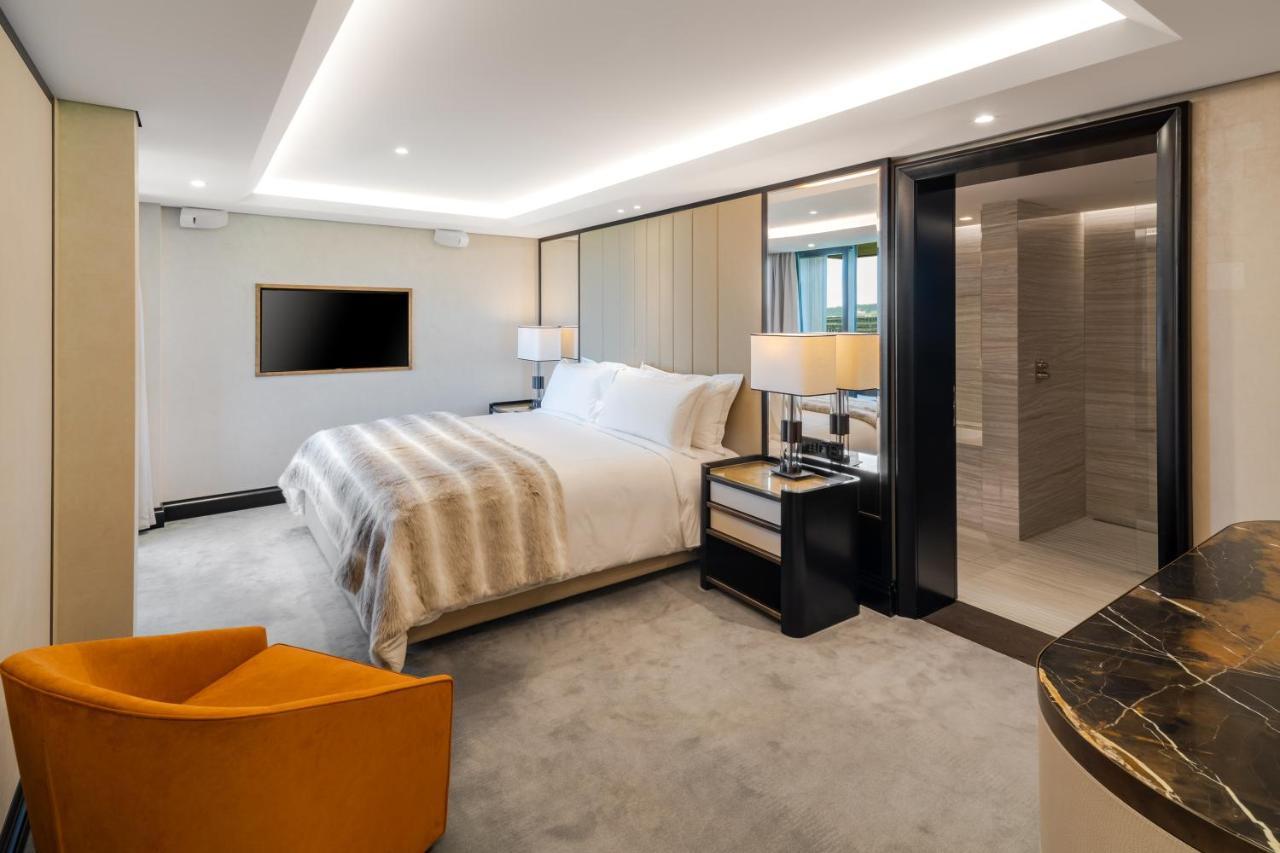 Five Zurich - Luxury City Resort Luaran gambar A bedroom at the hotel