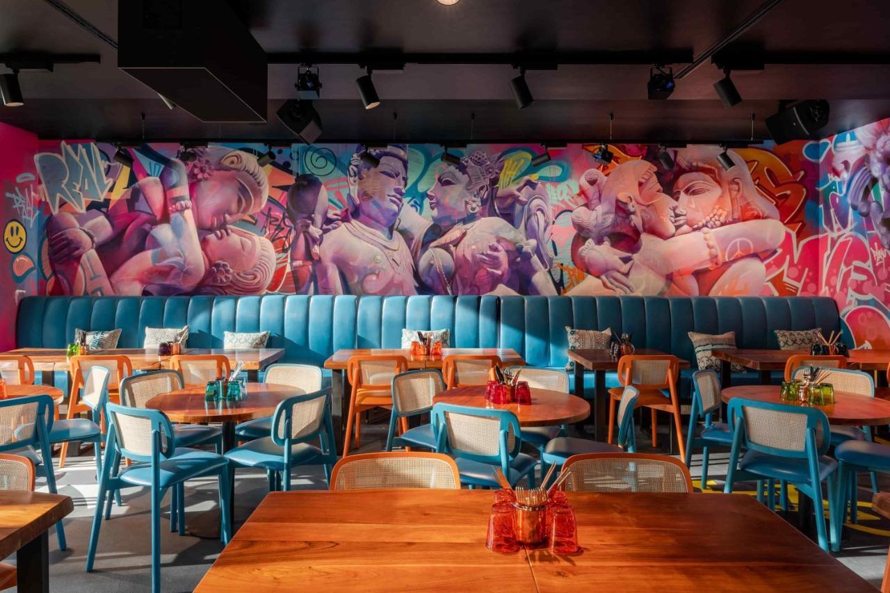 Five Zurich - Luxury City Resort Luaran gambar Interior of a restaurant in the complex