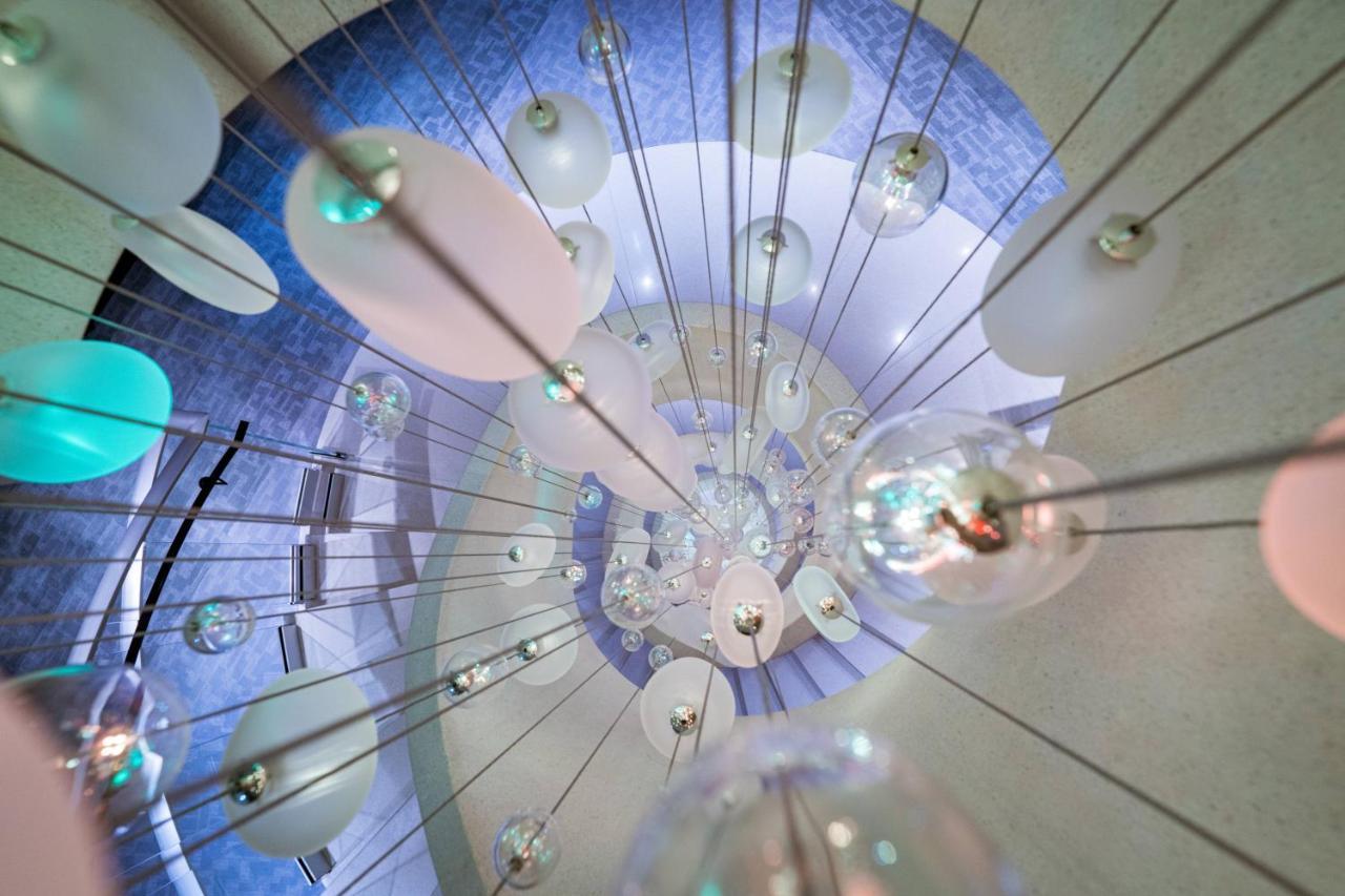 Five Zurich - Luxury City Resort Luaran gambar Ceiling of the main atrium