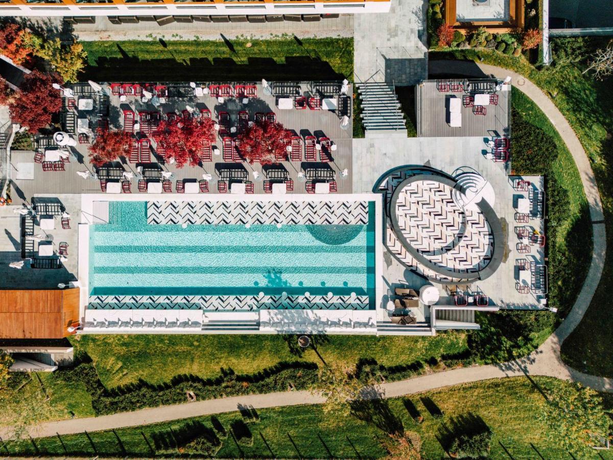 Five Zurich - Luxury City Resort Luaran gambar Aerial view of the pool