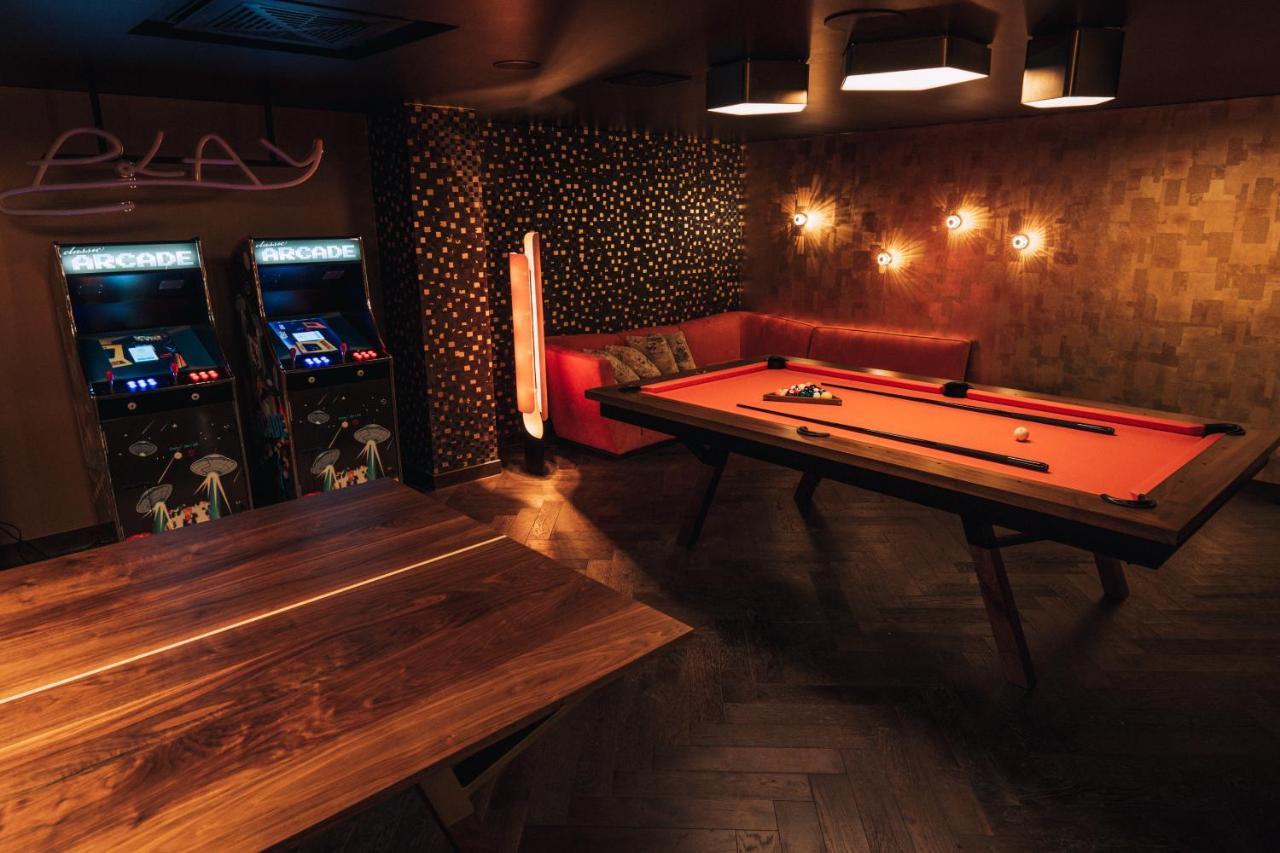 Five Zurich - Luxury City Resort Luaran gambar A pool table in a bar
